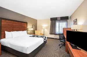 La Quinta Inn & Suites by Wyndham N Little Rock-McCain Mall hotel detail image 2