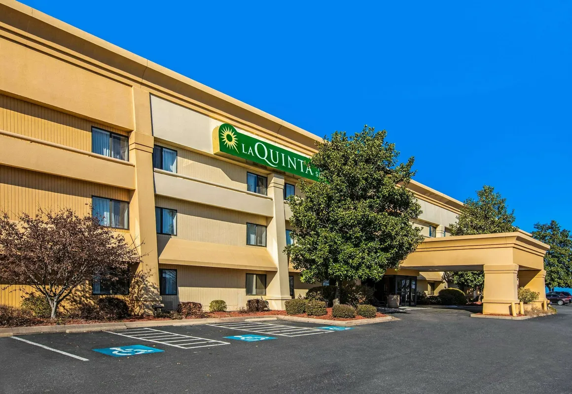 La Quinta Inn & Suites by Wyndham N Little Rock-McCain Mall hotel hero