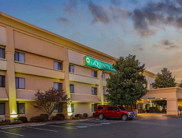 La Quinta Inn & Suites by Wyndham N Little Rock-McCain Mall hotel detail image 1