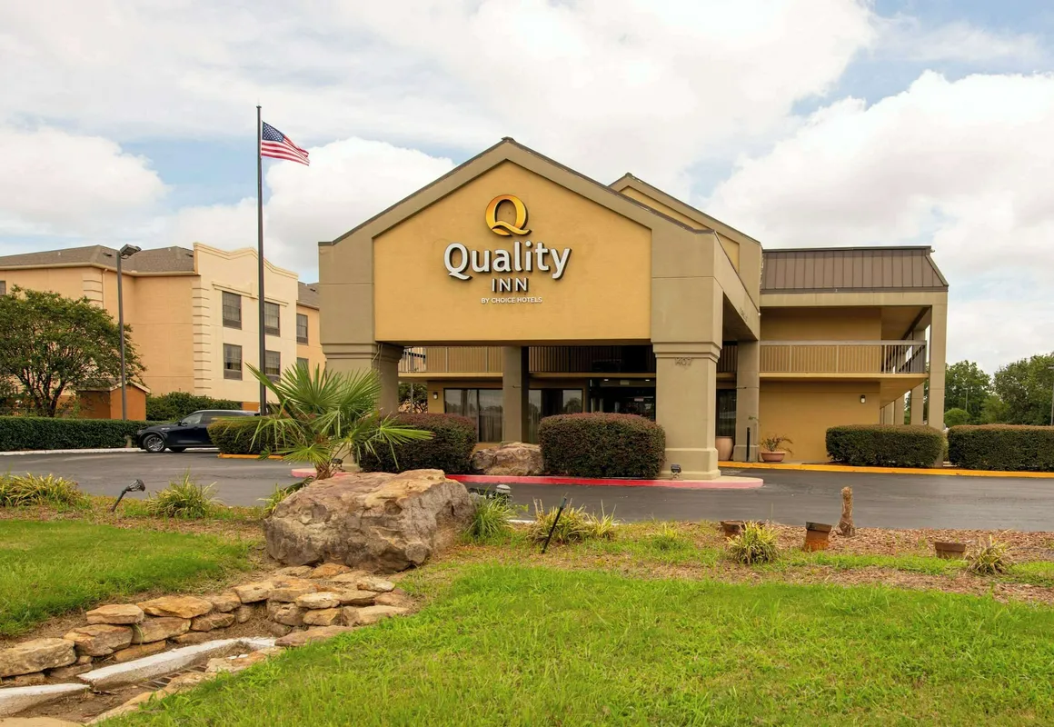 Quality Inn Monroe hotel hero