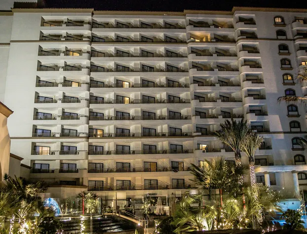 The Waterfront Beach Resort, A Hilton Hotel hotel detail image 2