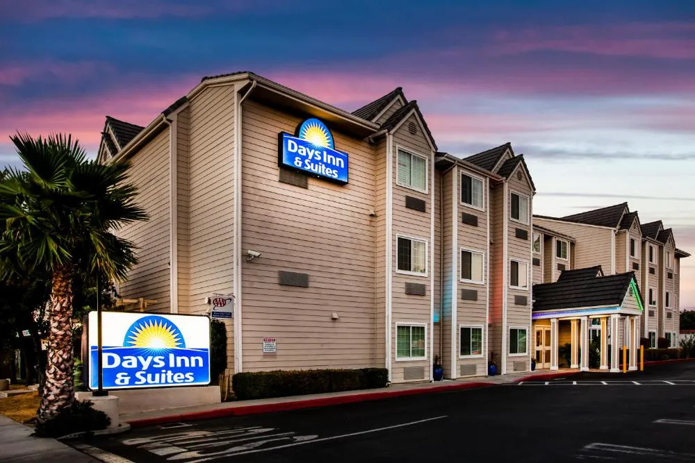 Days Inn & Suites by Wyndham Antioch hotel hero