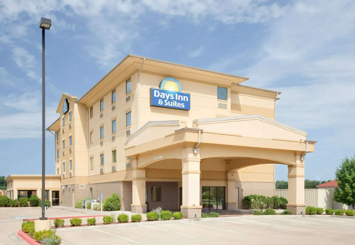 Days Inn & Suites by Wyndham Russellville hotel hero