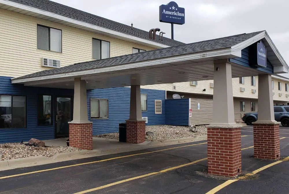 AmericInn by Wyndham Mauston hotel hero