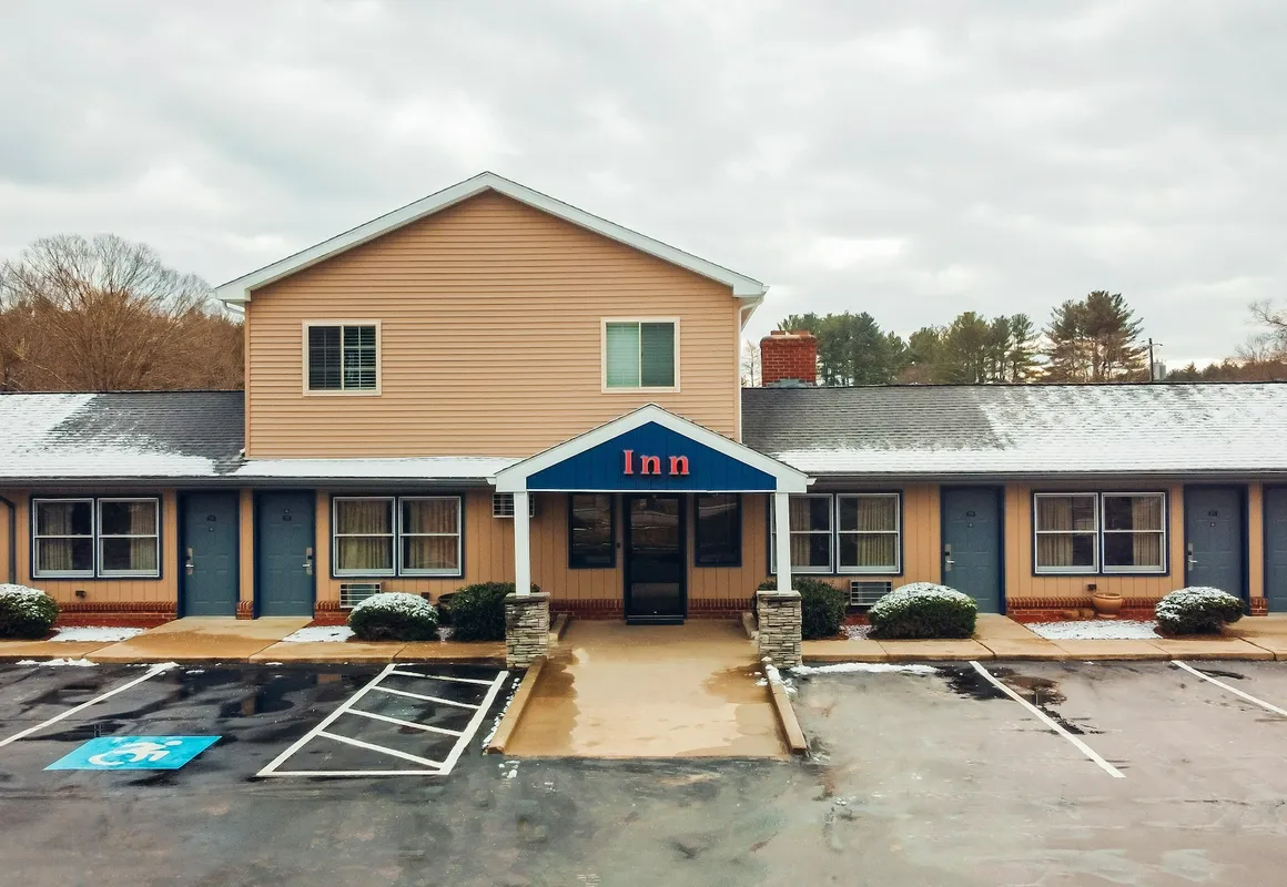 Quiet Corner Inn hotel hero