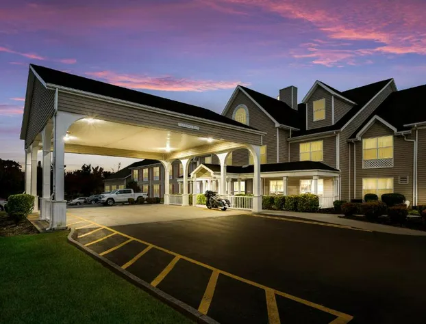 Red Roof Inn & Suites Knoxville East hotel detail image 3