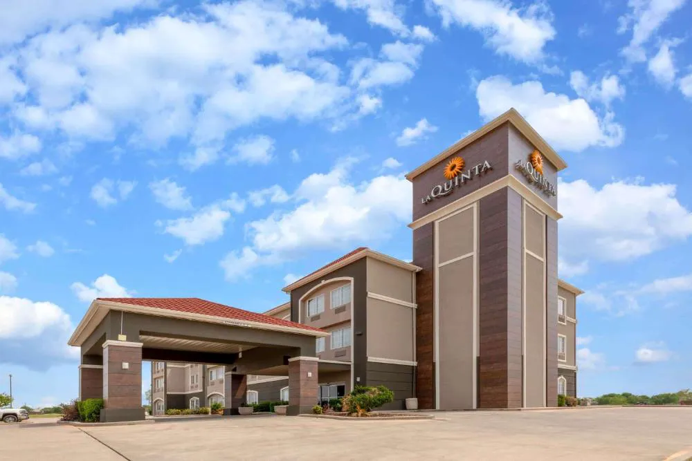 La Quinta Inn & Suites by Wyndham Bridgeport hotel hero