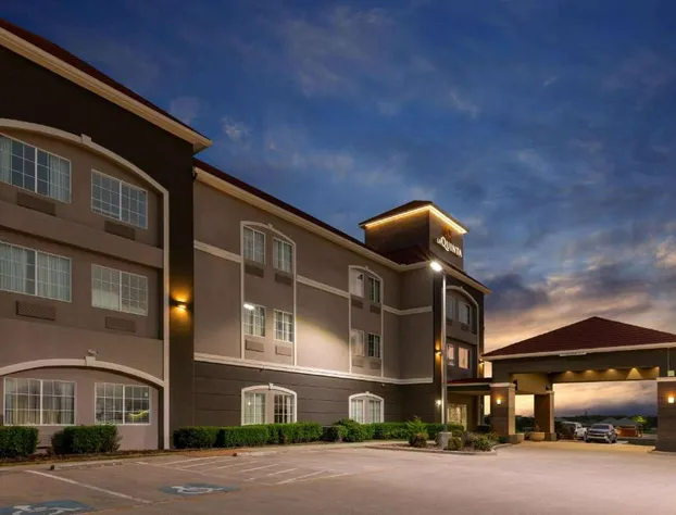 La Quinta Inn & Suites by Wyndham Bridgeport hotel detail image 1