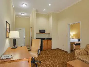 La Quinta Inn & Suites by Wyndham Bridgeport hotel detail image 2