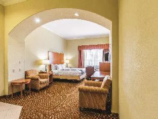 La Quinta Inn & Suites by Wyndham Bridgeport hotel detail image 3