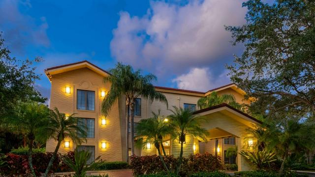 La Quinta East Deerfield Beach - Boca Raton hotel detail image 1