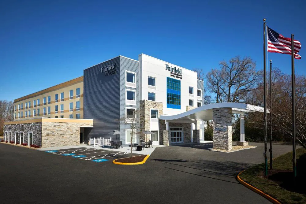 Fairfield Inn & Suites by Marriott Virginia Beach/Norfolk Airport hotel hero