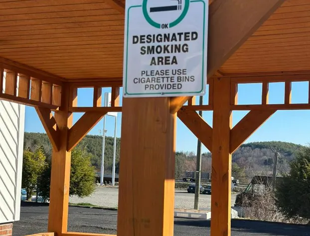 Super 8 by Wyndham Hillsville hotel detail image 3