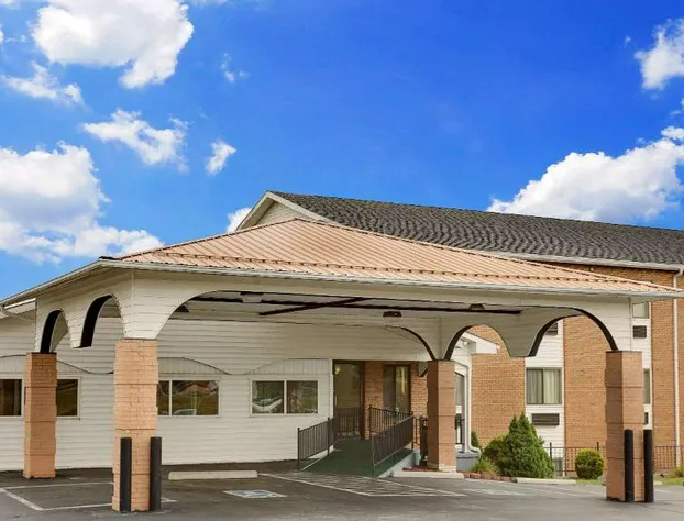 Super 8 by Wyndham Hillsville hotel detail image 2