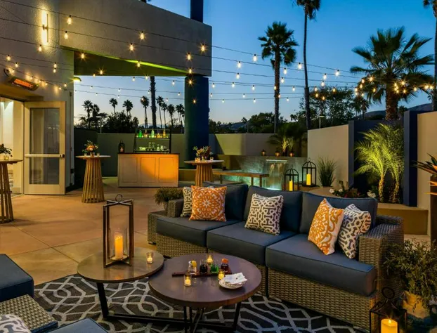 Ventura Beach Marriott hotel detail image 4