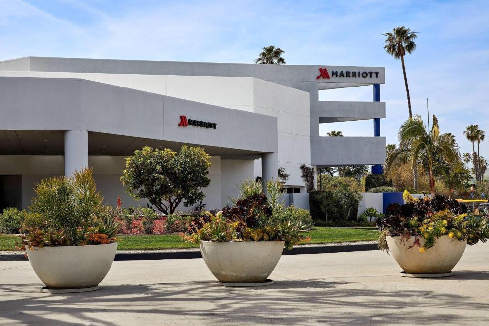 Ventura Beach Marriott hotel hero