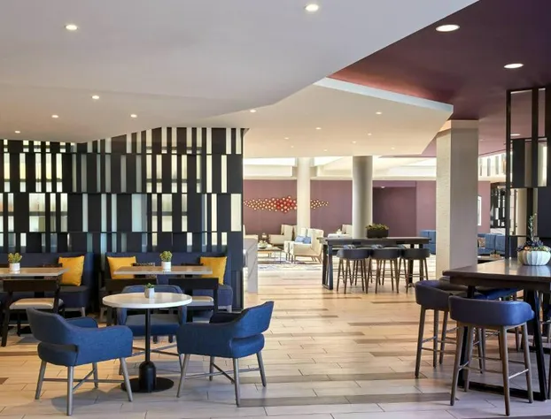 Ventura Beach Marriott hotel detail image 4