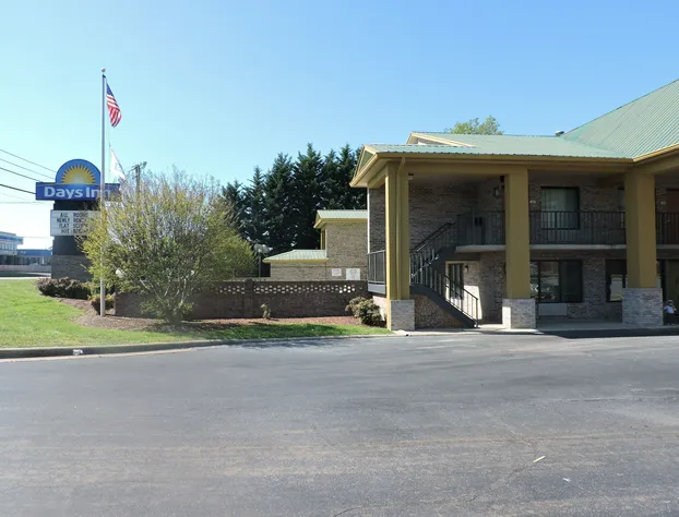 Days Inn by Wyndham Conover-Hickory hotel detail image 1