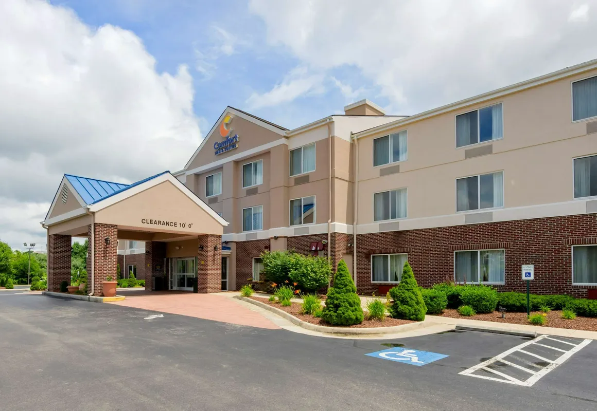Comfort Inn & Suites Hillsville I-77 hotel hero