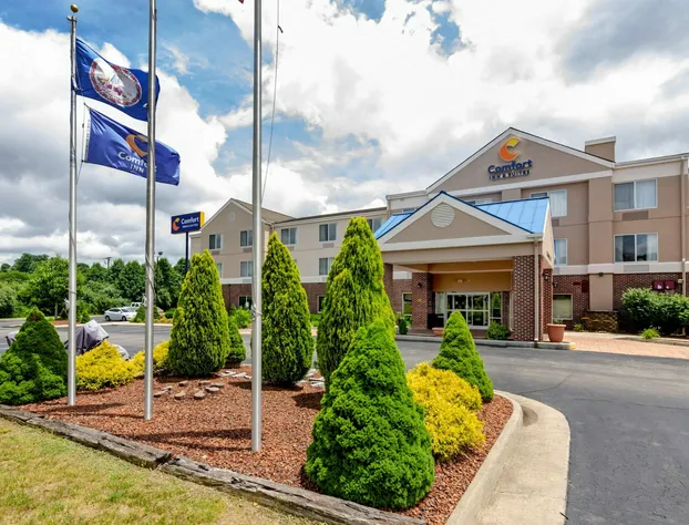 Comfort Inn & Suites Hillsville I-77 hotel detail image 2
