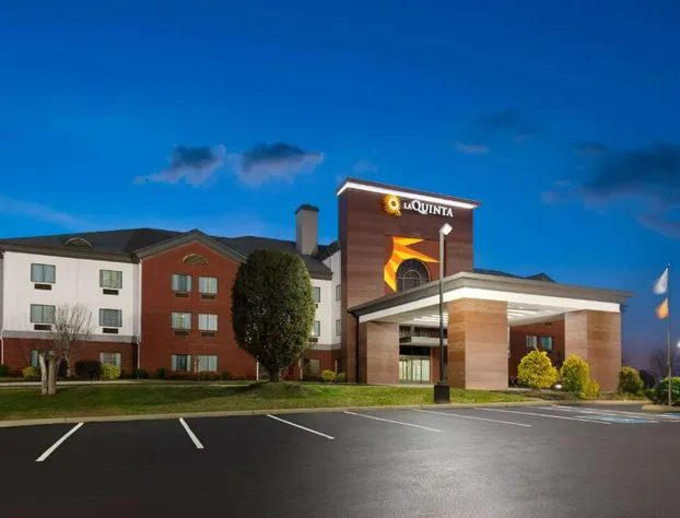 La Quinta Inn & Suites by Wyndham Loudon hotel detail image 3