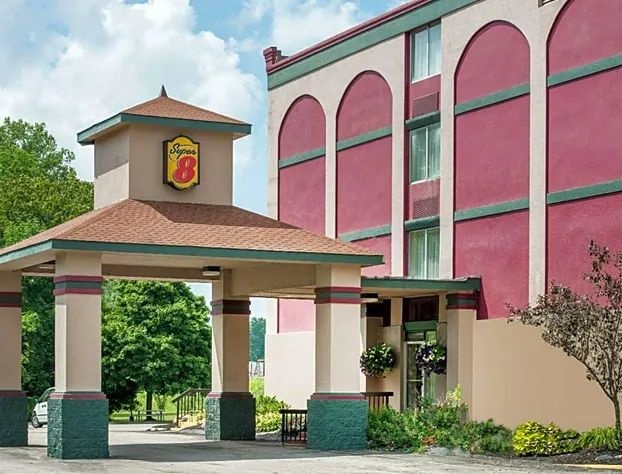 Super 8 by Wyndham Erie/I 90 hotel detail image 1