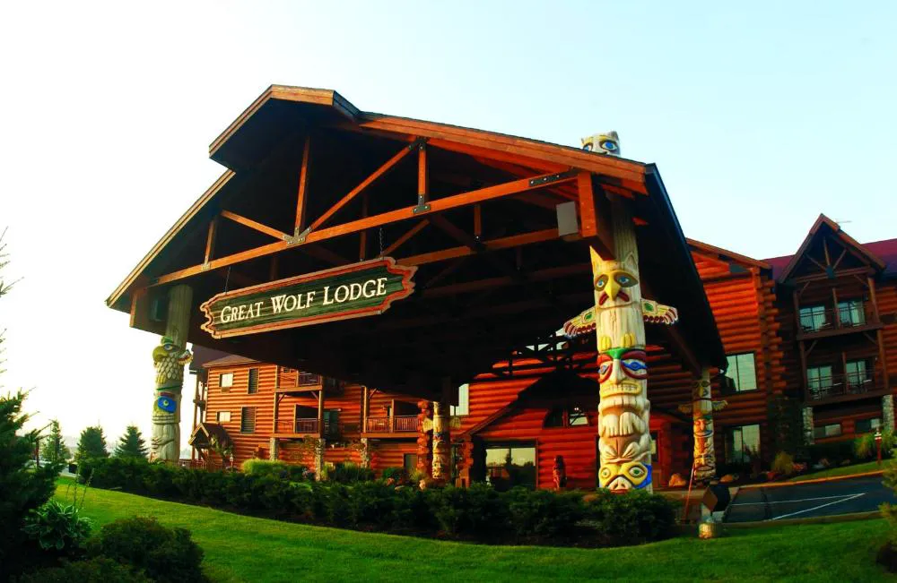 Great Wolf Lodge Sandusky OH hotel hero