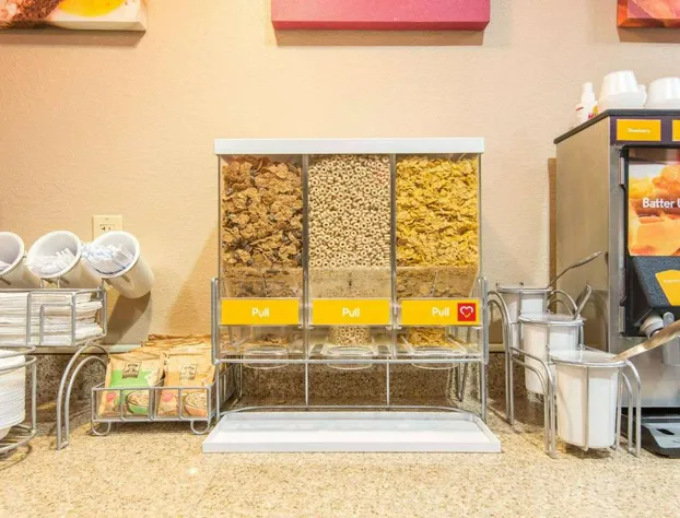 Comfort Suites Rochester Henrietta University Area hotel detail image 2