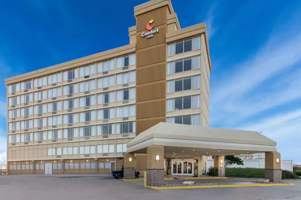 Comfort Inn South Oceanfront hotel hero
