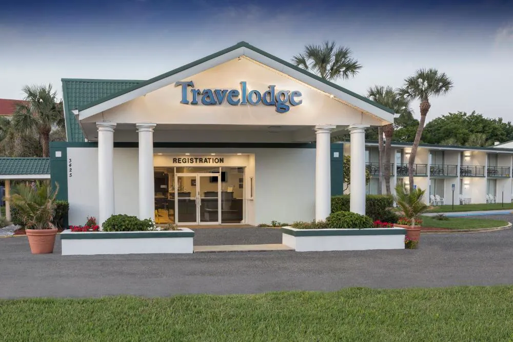Travelodge by Wyndham Lakeland hotel hero