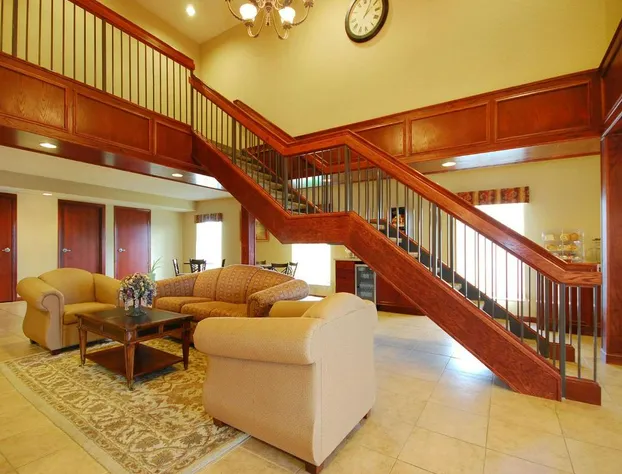 Econo Lodge Inn & Suites hotel detail image 1