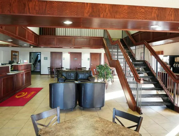 Econo Lodge Inn & Suites hotel detail image 3