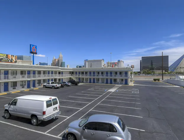 Motel 6 Las Vegas, NV – I-15 Stadium hotel detail image 2