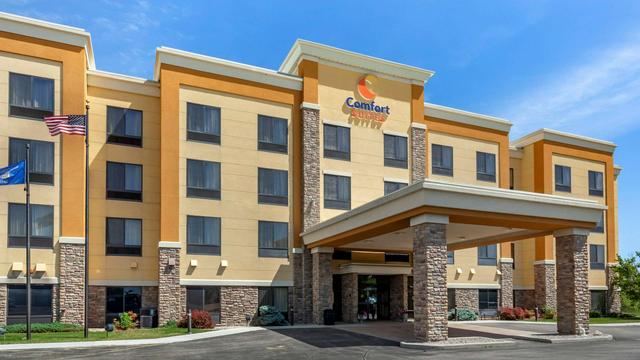 Comfort Suites Oshkosh hotel detail image 1