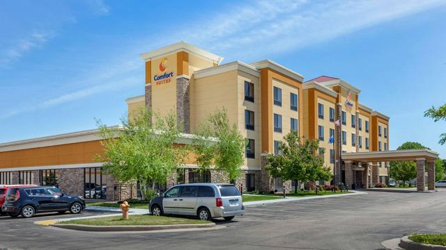 Comfort Suites Oshkosh hotel detail image 2