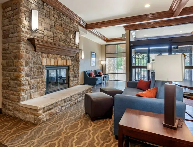 Comfort Suites Oshkosh hotel detail image 3