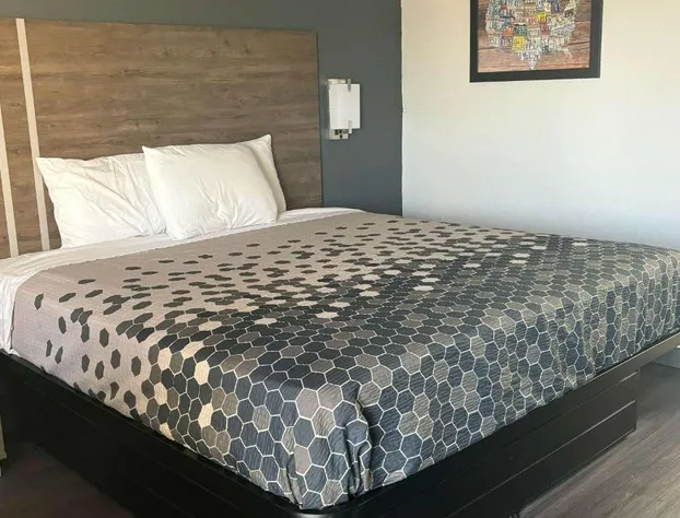 Econo Lodge Calhoun South hotel detail image 2