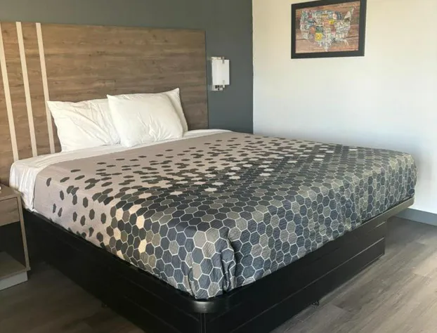 Econo Lodge Calhoun South hotel detail image 3