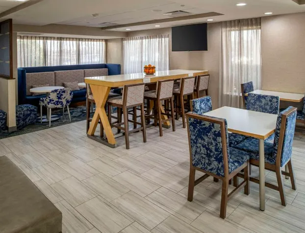 Hampton Inn Long Island / Commack hotel detail image 3