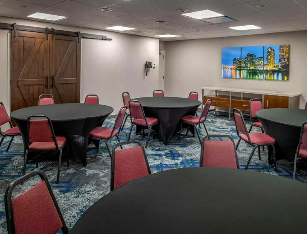 Hampton Inn Long Island / Commack hotel detail image 2