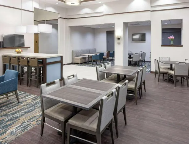 Hampton Inn & Suites Chicago-North Shore/Skokie hotel detail image 4