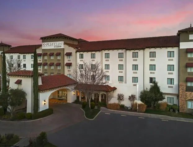 Courtyard Marriott Paso Robles hotel detail image 1