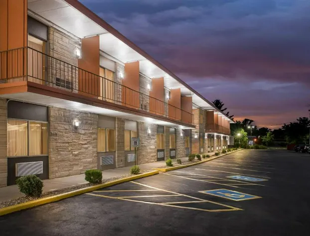 Travelodge by Wyndham Bloomington hotel detail image 3