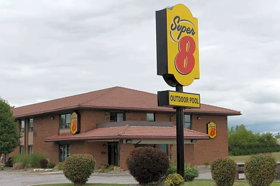 Super 8 by Wyndham Chatham hotel hero