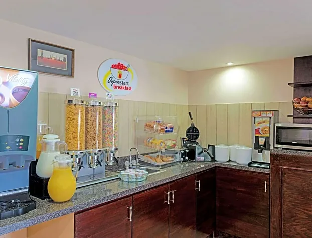 Super 8 by Wyndham Chatham hotel detail image 3