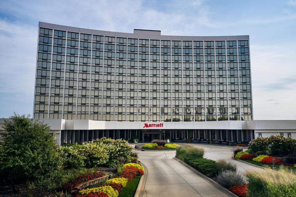 Chicago Marriott Oak Brook hotel hero
