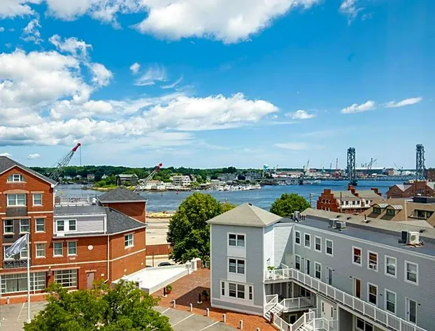 Sheraton Portsmouth Harborside Hotel hotel detail image 2