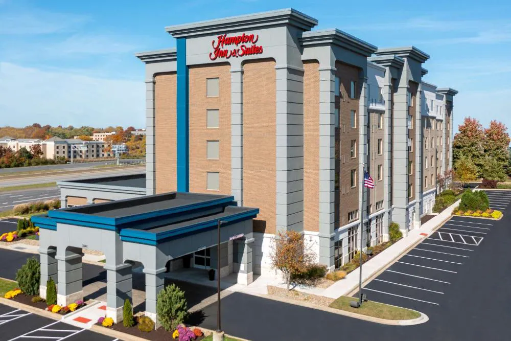 Hampton Inn & Suites Cleveland-Beachwood hotel hero