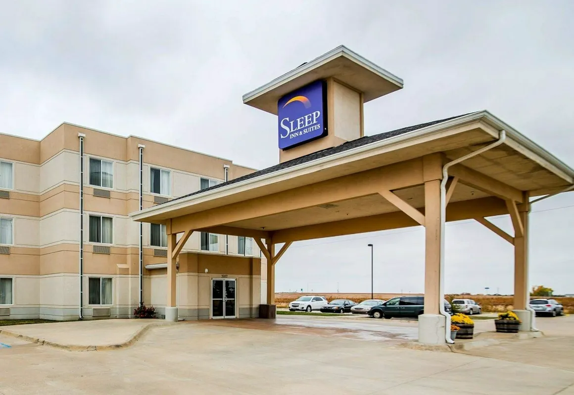 Rodeway Inn & Suites Salina South hotel hero