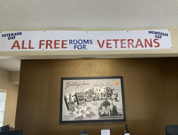 Super 8 by Wyndham Lake City hotel detail image 2